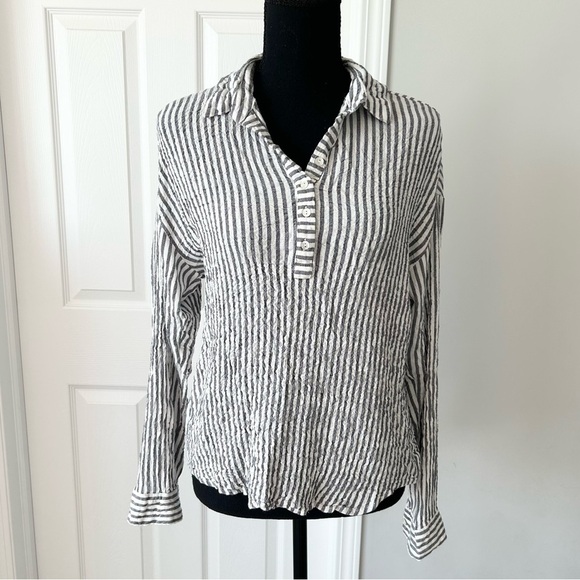Jane & Delancey Striped Seersucker  Blouse - Picture 1 of 15